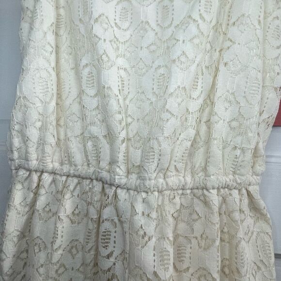 Massimo NWT’s Cream Lace Floral Romper w/ Adjustable Straps - Picture 4 of 10